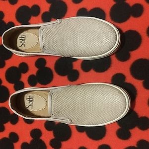 Sofft ladies leather slip on ahoes sz 8